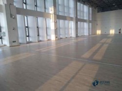 常見運(yùn)動(dòng)體育地板費(fèi)用