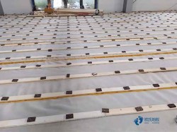 學校籃球場館地板用哪種好